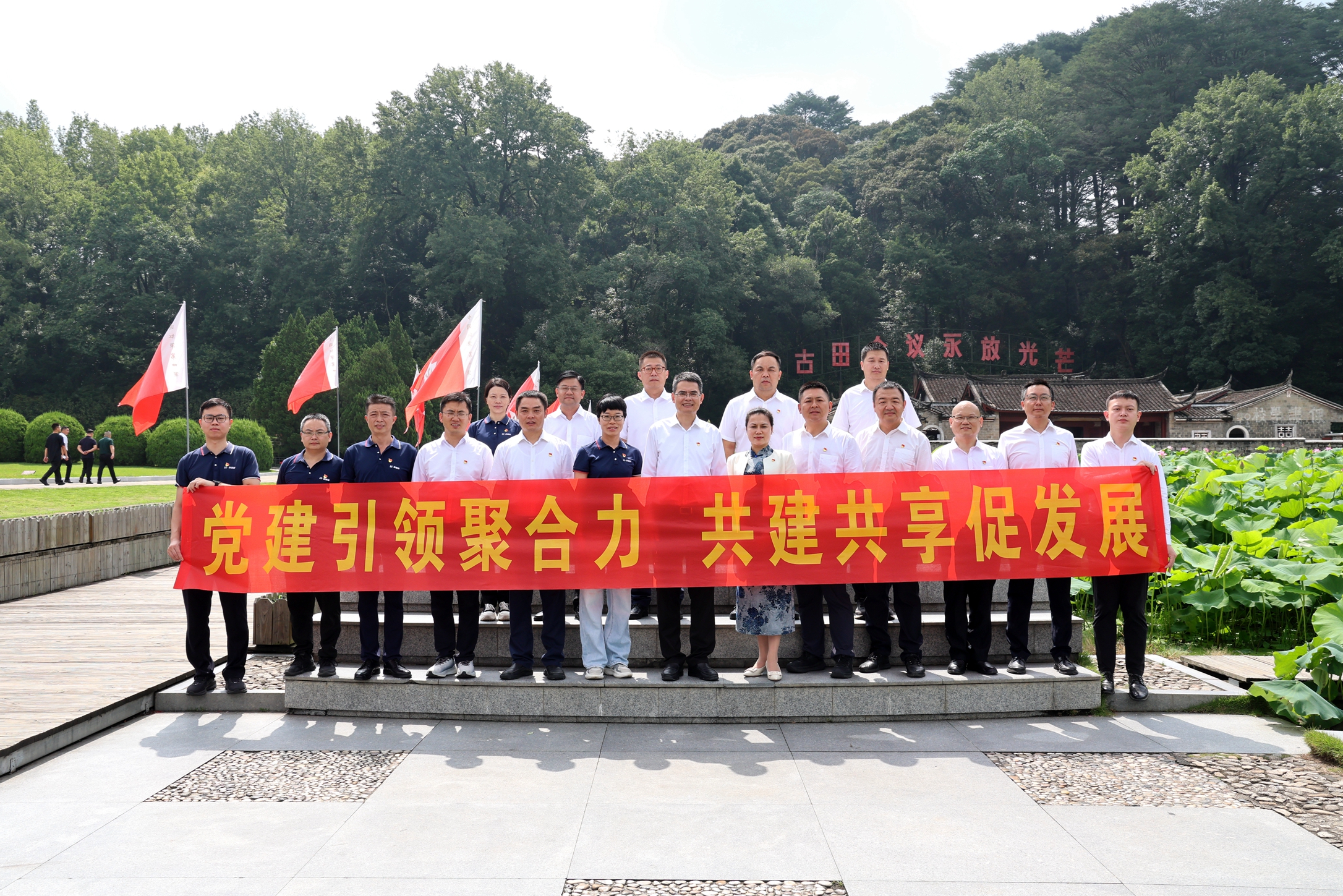 傳承紅色基因  泰豪·海德馨&東風(fēng)商用車黨建共建激活共鏈體系